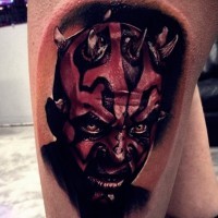 Tatuaje en el muslo,  héroe Darth Maul  excelente