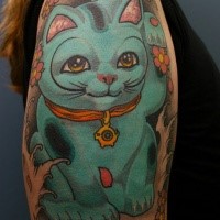 Marvelous multicolored shoulder tattoo of cute maneki neko japanese lucky cat and red flowers