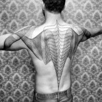 Massive schwarze Linie Verzierungen Tattoo am  oberen Rücken