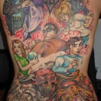 Tatuaje en la espalda,
héroes diferentes de colores de comics