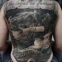 Tatuaje en la espalda completa,  tema marino fascinante con barco  y montón de cráneos, inscripción en inglés