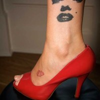 Merlin Monroe's silhouette face dark black ink elegant tattoo on lady's ankle