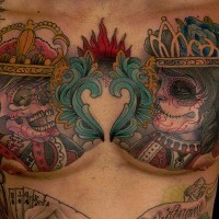 Tatuaje en el pecho, rey y reina extraordinarios en estilo de dia de muertos