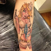 Pinup ragazza moderna tatuaggio sulla gamba