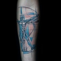 Tatuaje de antebrazo de color estilo moderno del hombre de Vitruvio