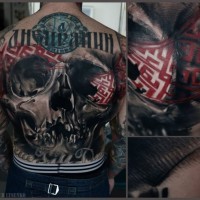 Tatuaje en la espalda, cráneo fantástico 3D, estilo moderno
