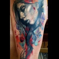 Modernes mehrfarbiges Schulter Tattoo mit mystischem Porträt der Frau  und roter Linie