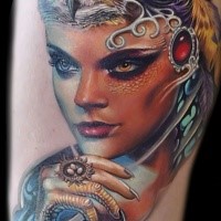 Traditionellstil modern farbiger Tattoo der Frau mit Eule