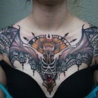 Mystisches mehrfarbiges Brust Tattoo mit schöner Fledermaus