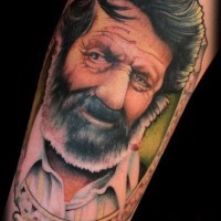 Tatuaje  de retrato de hombre viejo con la barba