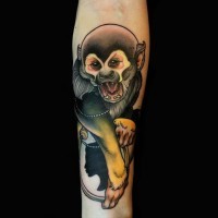 Tatuaje en el antebrazo,
mono bonito gritando