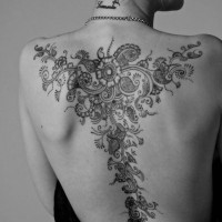 Natural looking nice designed black and white big floral tattoo on whole back