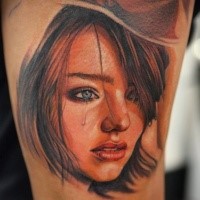 Realismusstil natürlich aussehend farbiger Tattoo des wunderschönen Mädchens im Hut