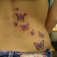 Neuer netter Schmetterling Tattoo-Trend auf Mädchenkörper