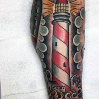 Neue Schule Stil farbiges Bein Tattoo mit Wolken von Leuchtturm