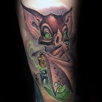 Neue Schule Stil gefärbtes Oberschenkel Tattoo mit Monster Fledermaus