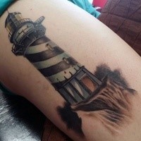 Neue Schule Stil farbiges Oberschenkel Tattoo mit schönem Leuchtturm