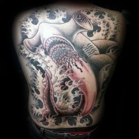 Neue Schule Stil gefärbtes Tattoo am ganzen Rücken mit blutigem Hai