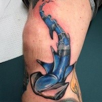 Neue Schule Stil detailliertes interessantes farbiges Arm Tattoo mit Hammerhai