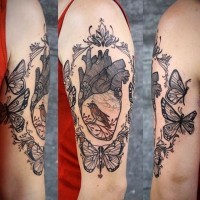 Tatuaje en el brazo,
corazón y mariposa, estilo nuevo