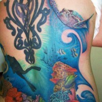 bellissimo acquerello colorato massiccio tatuaggio pieno di schiena