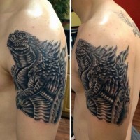 Netter detaillierter schwarzer und weißer böser Godzilla Tattoo an der Schulter
