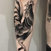 Hübsch aussehend von Michele Zingales Bein Tattoo des großen Hahnes detailliert