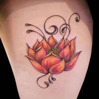 Tatuaje de loto magnífico en la espalda