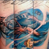 Tatuaje en la pierna, calamar con medusa y tiburón en el mar