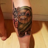 Tatuaje en la pierna, creatura ewok   de la guerra de las galaxias