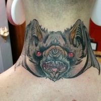 Tatuaje en el cuello,
murciélago asombroso de comics
