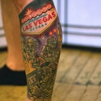 Tatuaje multicolor en la pierna, zombies  divertidos en Las Vegas