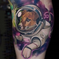 Altes Cartoon farbiger Hund im Raum Tattoo
