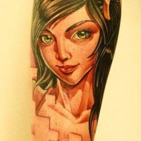 vecchio cartone animato colorato ragazza carina tatuaggio su braccio