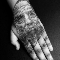 Tatuaggio della mano in stile dot puntato del ritratto umano