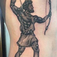 Tatuaje en el costado, 
arquero zodiaco, idea interesante