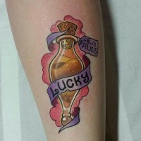 Tatuaje  de  botella  con líquido para suerte
