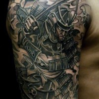 Tatuaje en el hombro,
samurái guerrero precioso volumétrico