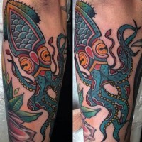 Tatuaje en el antebrazo, calamar divertido multicolor, old school