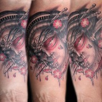 Oldschool mehrfarbiges Unterarm Tattoo mit abgetrenntem Frauenkopf