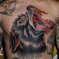 Oldschool gefärbtes und massives Brust Tattoo mit Teufels Hund