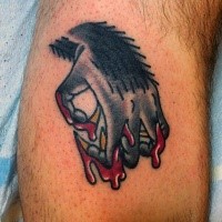 Oldschool Stil farbiges Bein Tattoo mit blutiger Werwolfs Hand