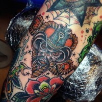 Oldschool Stil mexikanischer Cowboy Schädel Tattoo am Arm