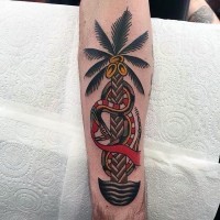 Tatuaje en el antebrazo, palmera con serpiente, old school multicolor