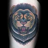 Tatuaje de color de la vieja escuela de una cabeza grande de león negro