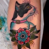 Old school style colored tattoo of cute cat with flowers
