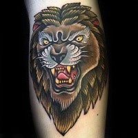 Tatuaje de color de la vieja escuela del león malvado