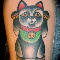 Old school style colored thigh tattoo of smiling maneki neko japanese lucky cat