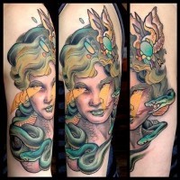 Tatuaje en el brazo, Medusa Gorgona desagradable, estilo old school