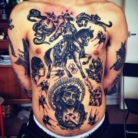Tatuaje en el pecho y estómago,  estilo occidental
